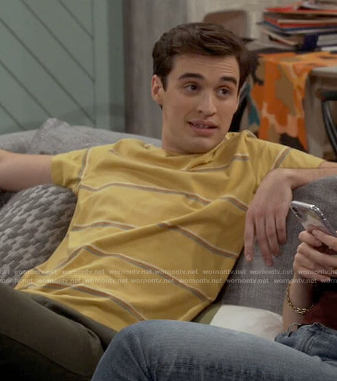 Freddie's yellow striped tee on Call Your Mother