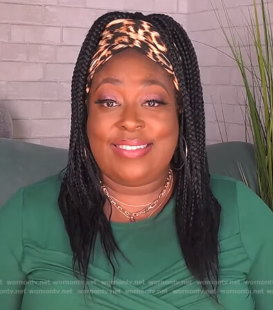 Loni's green cross front tee on The Real
