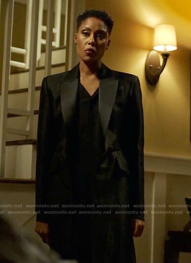 Lynn's black sheer blazer jacket on Black Lightning