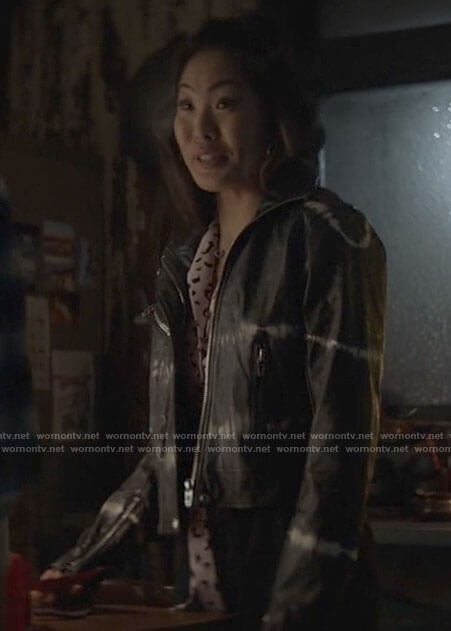Mary/Ryan's tie dye leather jacket on Batwoman
