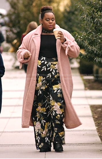 Mo's black floral pants on Zoeys Extraordinary Playlist