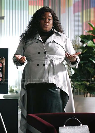 Mo's grey high and low trench coat on Zoeys Extraordinary Playlist