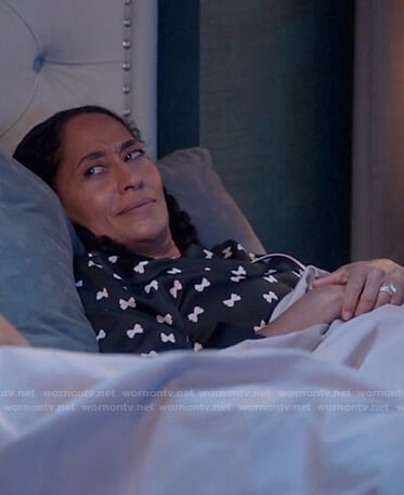 Rainbow's bow print pajamas on Black-ish