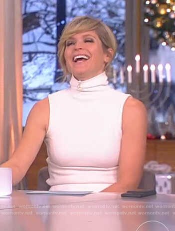 Sara's white turtleneck sleeveless sweater on The View