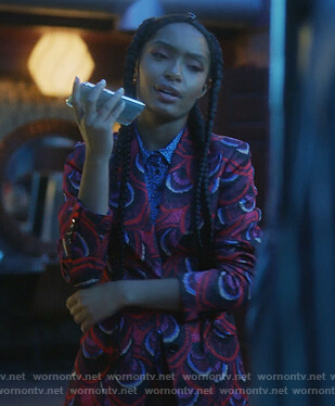Zoey's floral print blazer on Grown-ish