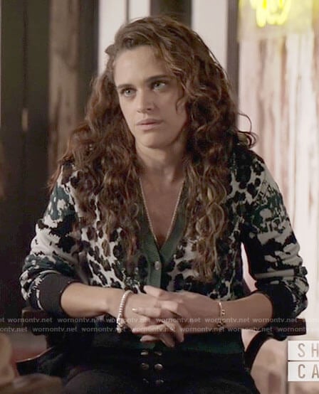 Angelique's green leopard print cardigan on Batwoman