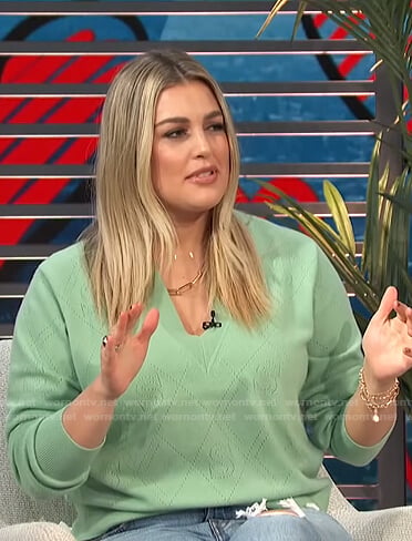 Carissa's green v-neck sweater on E! News Daily Pop