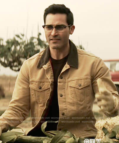 Clark's beige jacket with brown collar on Superman and Lois