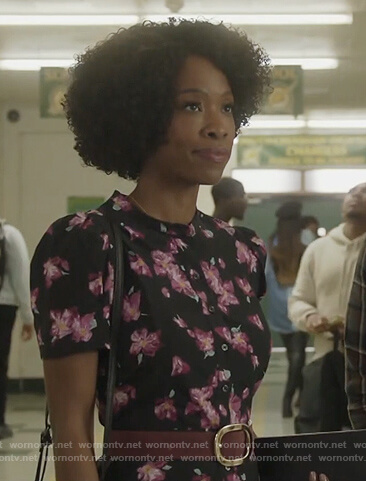 Grace's black floral print short sleeve dress on All American