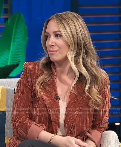 Haylie Duff's brown velvet blazer on E! News Daily Pop