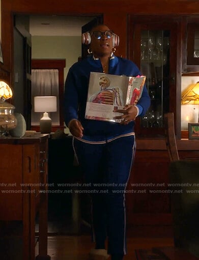 Hen's blue track suit on 9-1-1
