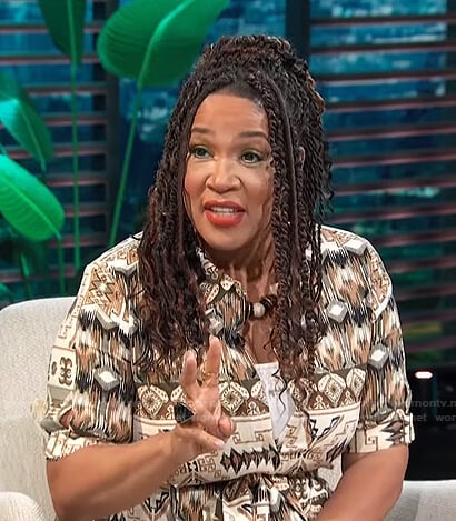 Kym's printed short sleeve shirtdress on E! News Daily Pop