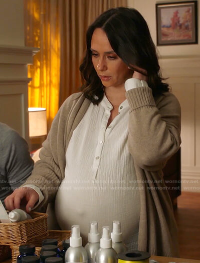 Maddie's white gauze top on 9-1-1