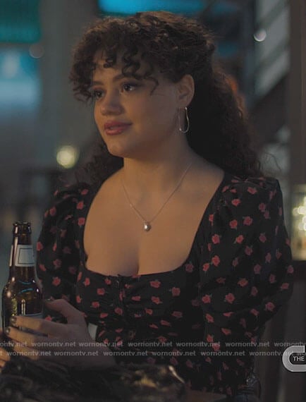 Maggie's rose print puff sleeve top on Charmed