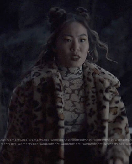 Mary's leopard fur coat on Batwoman