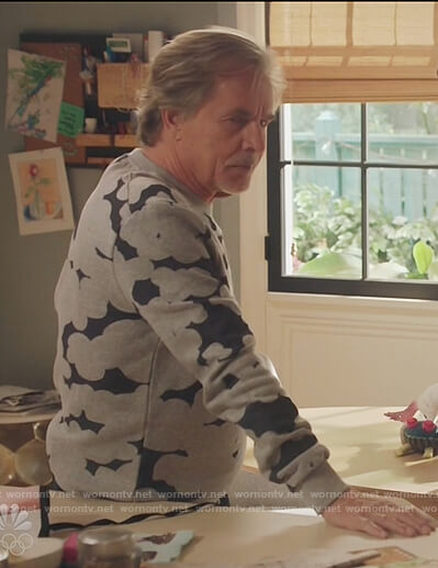 Rick's gray cloud print sweatshirt on Kenan