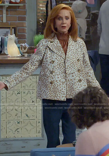 Sheila's white leopard print jacket on Call Me Kat