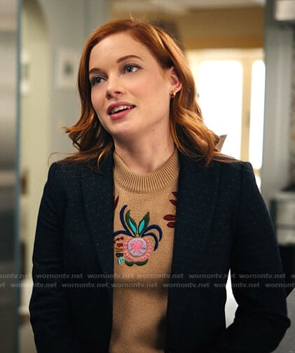 Zoey's beige embroidered sweater on Zoeys Extraordinary Playlist