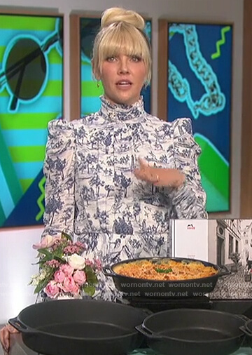 Amanda's printed turtleneck dress on The Talk