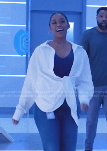 Anissa's white tie front asymmetric shirt on Black Lightning