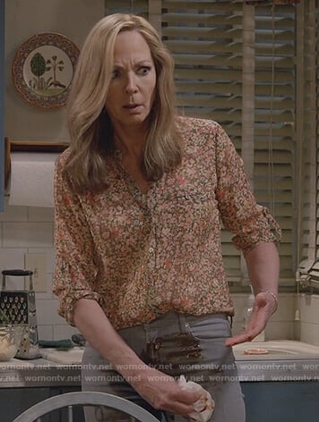Bonnie's green floral print blouse on Mom