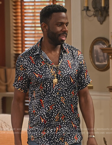 Daniel's black lightning bolt print shirt on Family Reunion