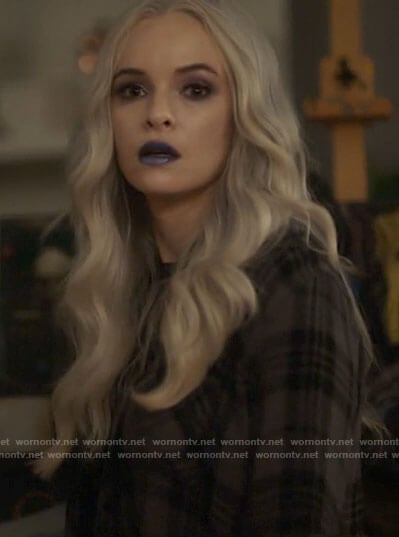 Frost's olive plaid shirt on The Flash