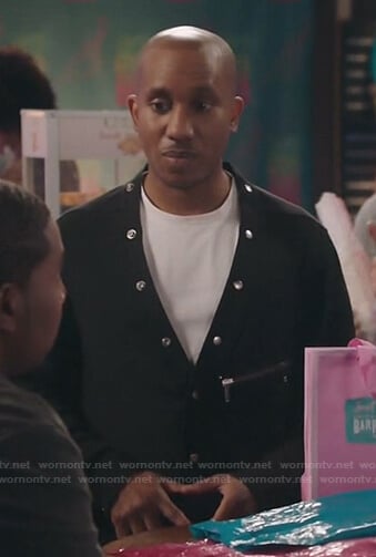 Gary's black snap button jacket on Kenan