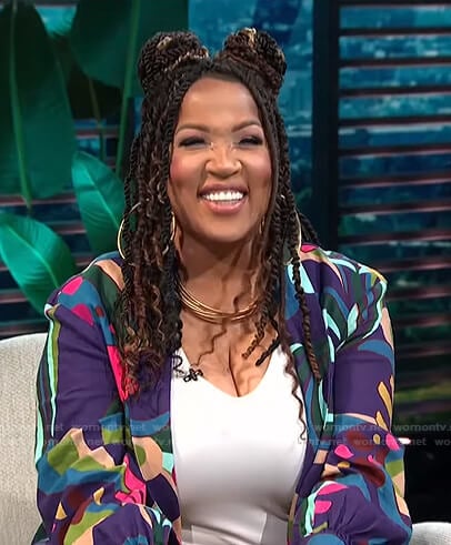 Kym's purple printed jacket on E! News Daily Pop