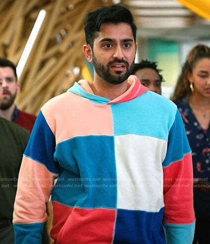 Tobin's colorblock hoodie on Zoeys Extraordinary Playlist