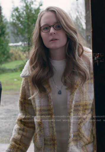 Young Kara's yellow plaid jacket on Supergirl
