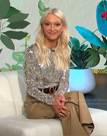 Zanna Roberts Rassi's sequin top and beige pants on E! News Daily Pop