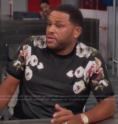 Andre's black floral print tee on Black-ish