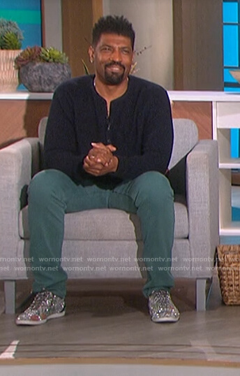 Deon Cole's silver glitter sneakers on The Talk