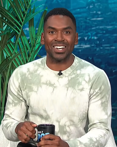Justin's green tie dye sweater on E! News Daily Pop