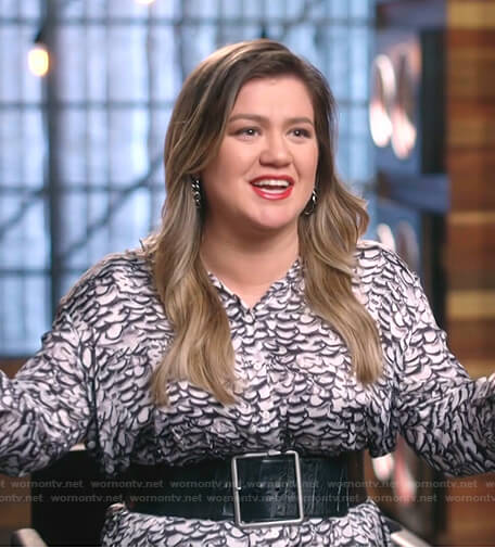 Kelly's abstract print shirtdress on The Voice