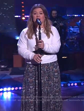 Kelly's floral print skirt on The Kelly Clarkson Show