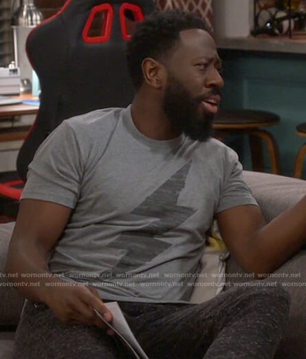 Malcolm's grey bolt tee on The Neighborhood