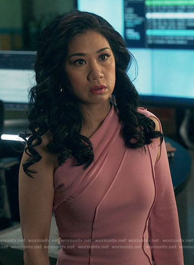 Mel's pink one-shoulder dress on The Equalizer