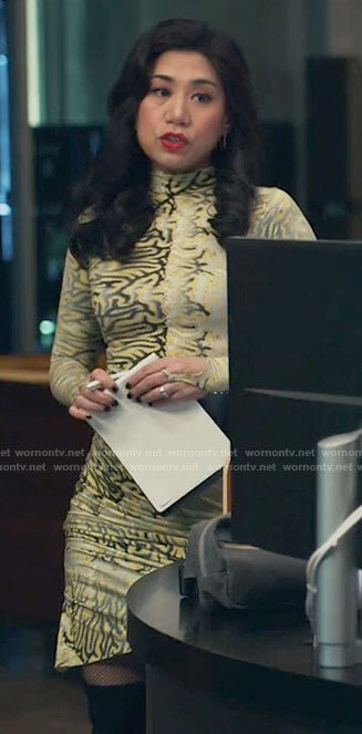 Mel's yellow printed long sleeve dress on The Equalizer