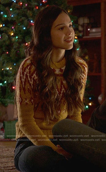 Nini's yellow fair isle sweater on High School Musical The Musical The Series