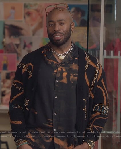 Oliver's black camo print shirt and cardigan on The Bold Type