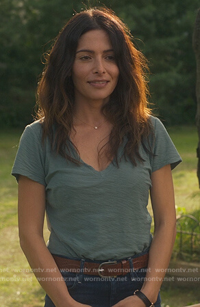 Billie's teal v-neck tee on Sex/Life