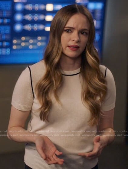 Caitlin's white short sleeve sweater with contrast trim on The Flash