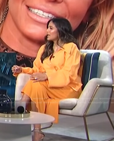 Erin's orange twisted shirt on E! News Daily Pop