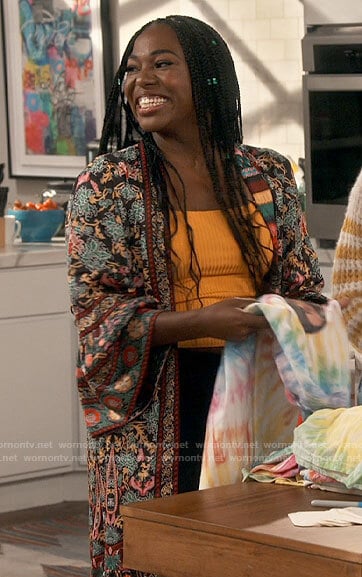 Harper's long kimono and orange top on iCarly