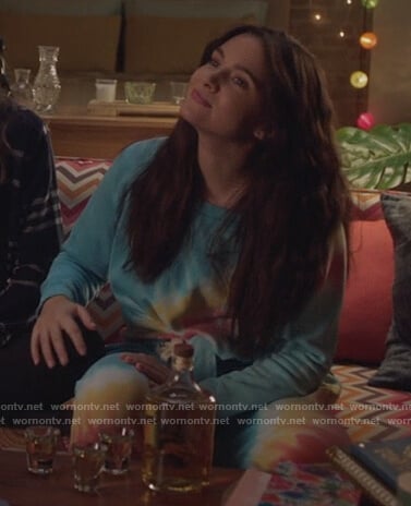 Jane's tie dye sweatshirt and sweatpants on The Bold Type