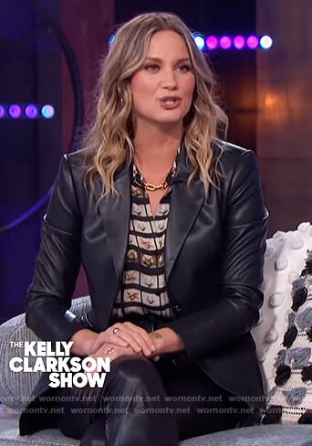 Jennifer Nettles's Marilyn Monroe photo print shirt on The Kelly Clarkson Show