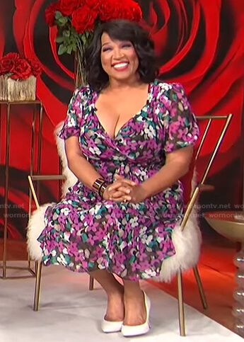 Kym's purple floral wrap dress on E! News Daily Pop