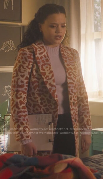 Maggie's leopard print coat and lilac sweater on Charmed